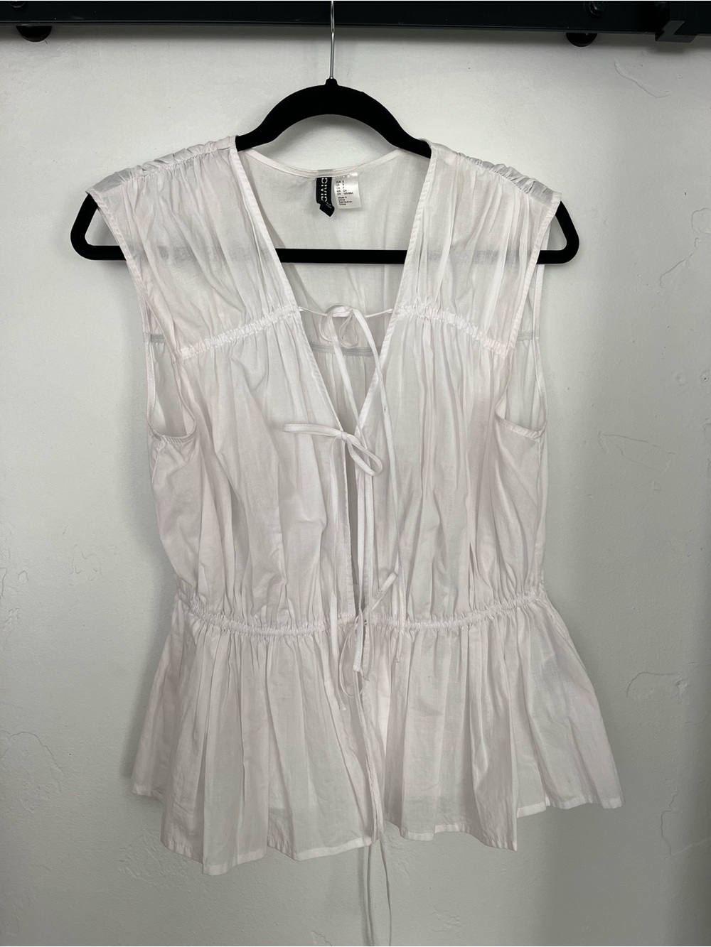 H&M White Sleeveless Tie-Front Peplum Blouse